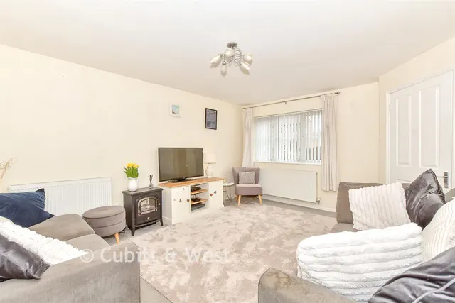 Silver Birch Drive, Middleton-On-Sea, PO22, photo 3