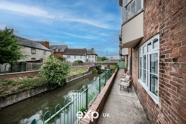 2 bedroom flat — Ground Floor Flat, Waterloo Rooms, Vicarage Street, Leominster, HR6 8DS