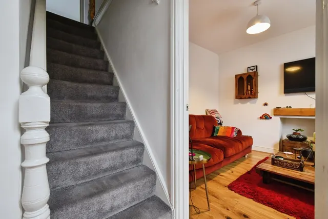Wernoleu Road, Betws, SA18, photo 3