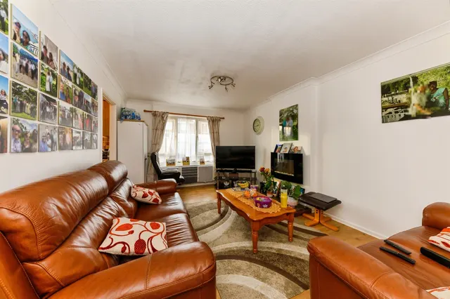 Gainsborough Road, Stamford, PE9, photo 2
