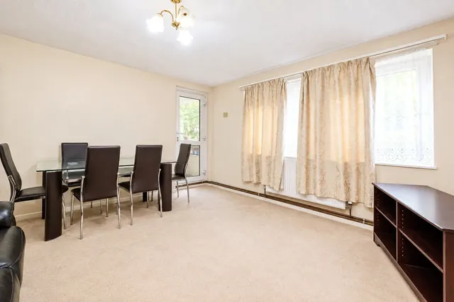 Lawrence Avenue, Manor Park, E12, photo 3