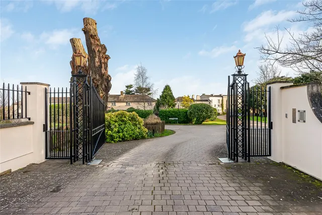 Photo 2 — Newgate Street, Hertford, Hertfordshire, SG13 8RG