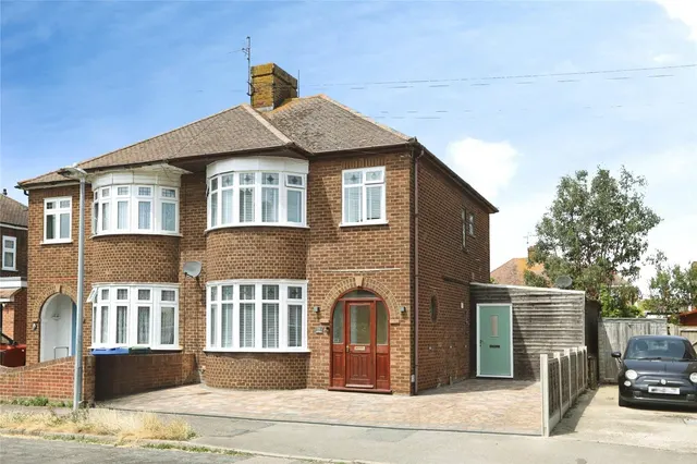 Park Road, Sheerness, ME12, photo 1