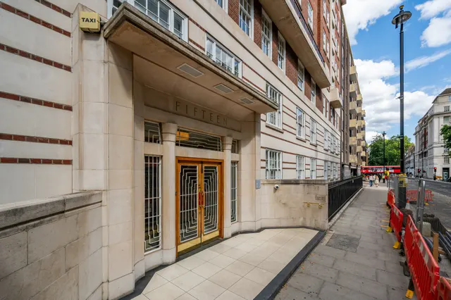 3 bedroom flat — Flat 60, 15 Portman Square, London