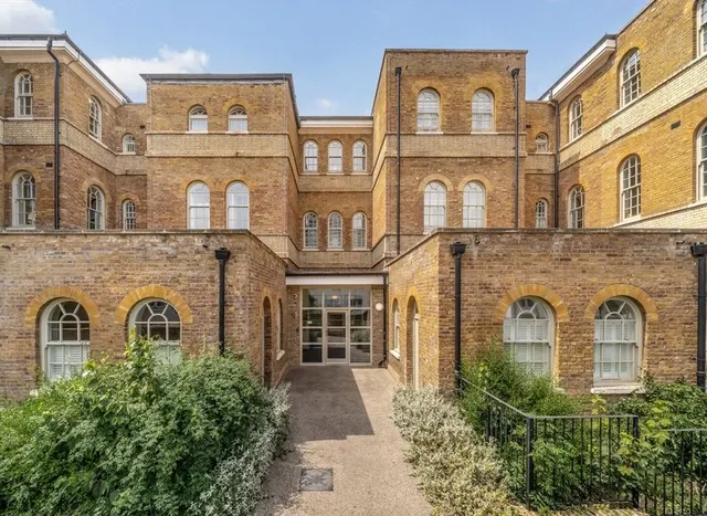 Richard Tress Way, Bow, E3, photo 1
