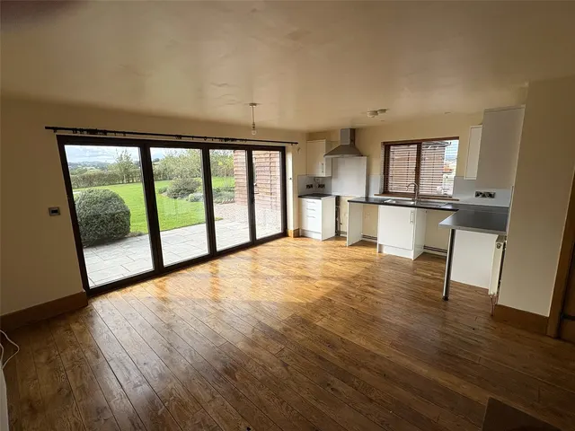 Burgedin, Guilsfield, photo 2