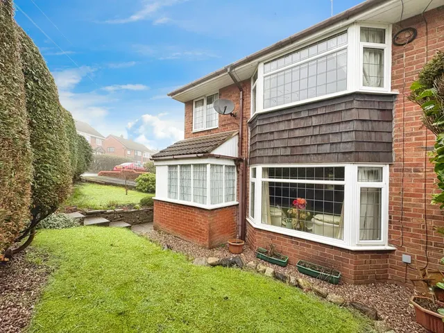 Beverley Crescent, Forsbrook, ST11, photo 1