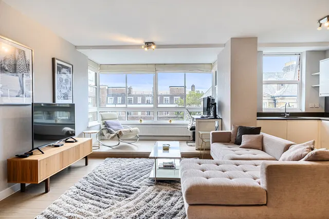 Photo 3 — 93 Pier House, 31 Cheyne Walk, London