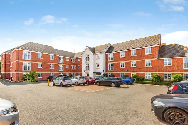 Photo 2 — Westfield Road, Wellingborough
