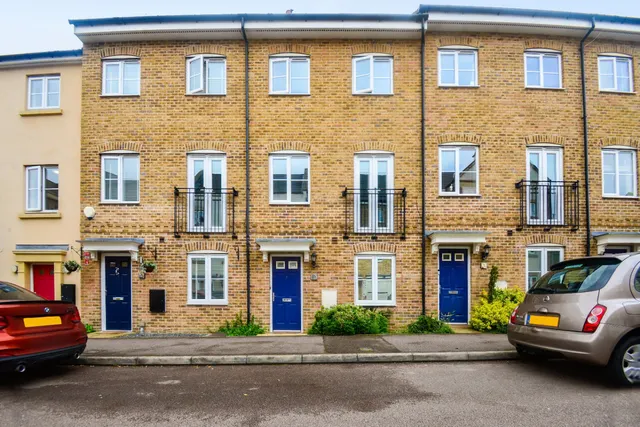 The Square, Loughton, IG10, photo 1