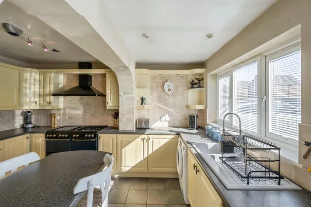Bond Street, New Rossington, DN11, photo 3