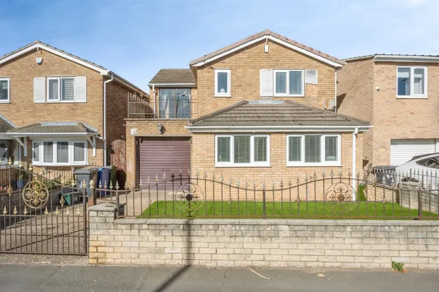 Bond Street, New Rossington, DN11, photo 1
