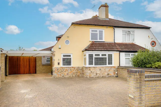 Broadlands Avenue, Enfield, EN3, photo 1