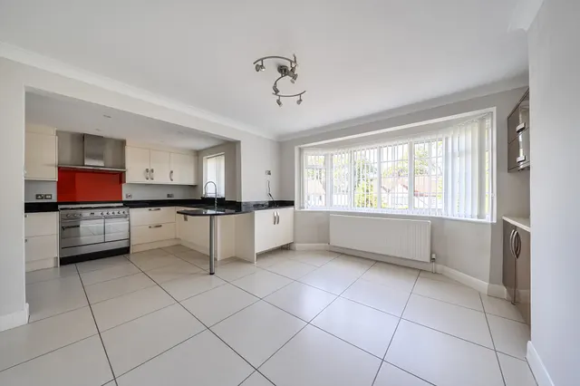 Pinewood Avenue, Sevenoaks, TN14, photo 2
