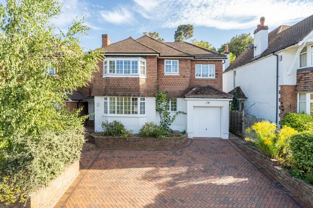 Pinewood Avenue, Sevenoaks, TN14, photo 1
