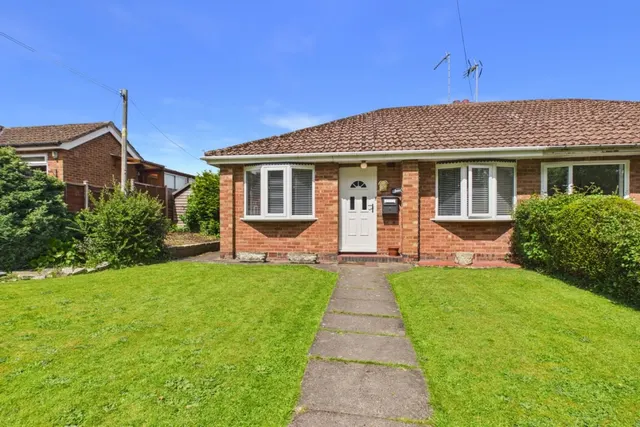 Cedar Drive, Snitterfield, Stratford-upon-Avon, photo 1