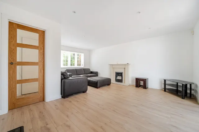 Photo 3 — Prince Andrew Road, Maidenhead, SL6