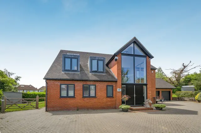 5 bedroom house — St. Davids Drive, Broxbourne, Hertfordshire, EN10 7LT