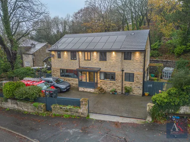 Halifax Road, Todmorden OL14 5RX, photo 1