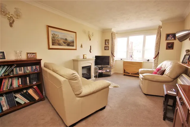 Pondsyde Court, Seaford, photo 2