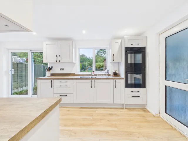 Second Avenue, Ketley Bank, TF2, photo 2