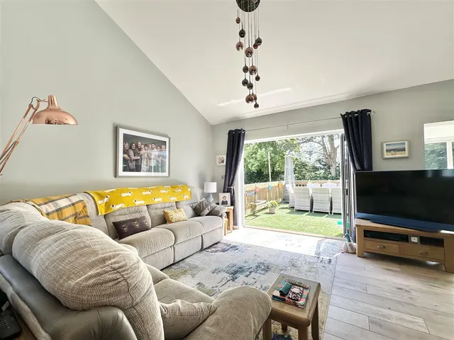 Lymewood Drive, Disley, SK12, photo 3