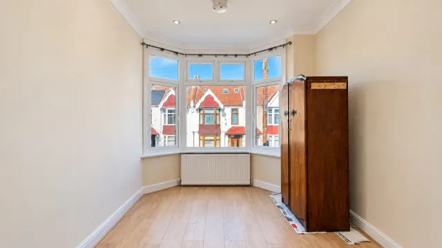 Waverley Avenue, Wembley, HA9, photo 2
