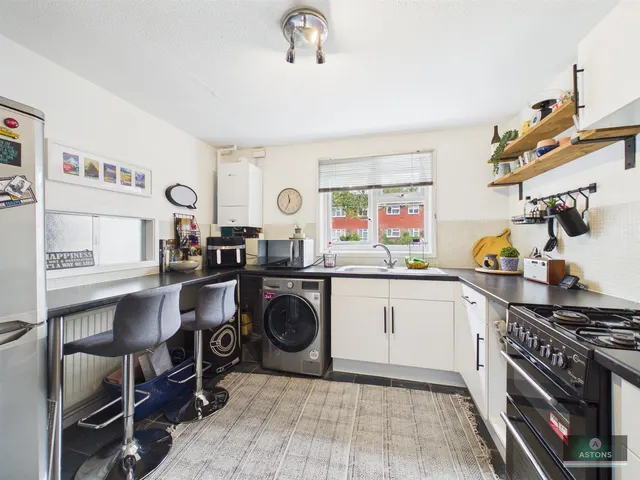 Britten Close, Bewbush, photo 1