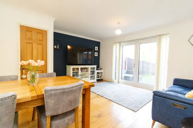 Photo 2 — Juniper Road, Farnborough, GU14 9XU