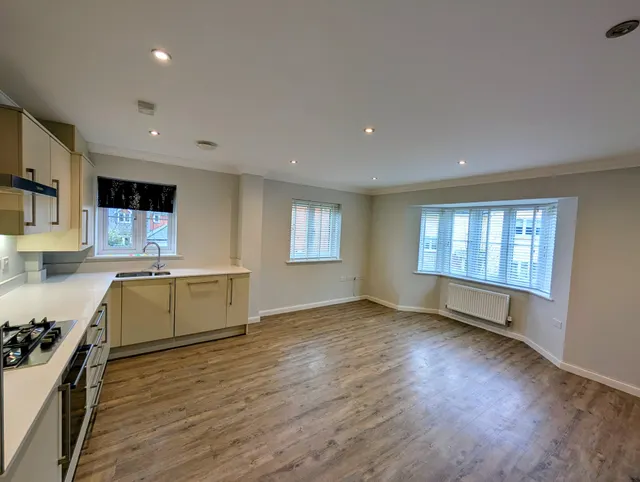 Photo 3 — Rudgard Way, Liphook, GU30
