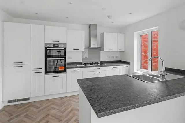 Bradway Lane, Burton-on-Trent, DE15, photo 3