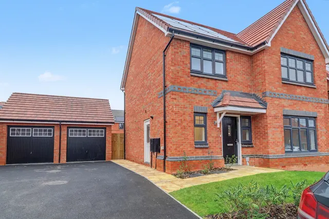 Bradway Lane, Burton-on-Trent, DE15, photo 1