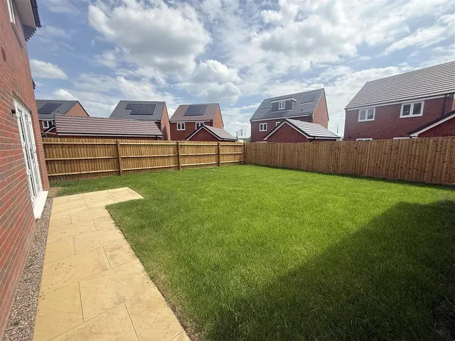Spitfire Road, Tatenhill, DE13, photo 2