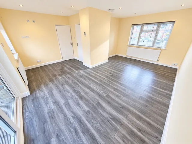 Kempton Avenue, Northolt, UB5, photo 3