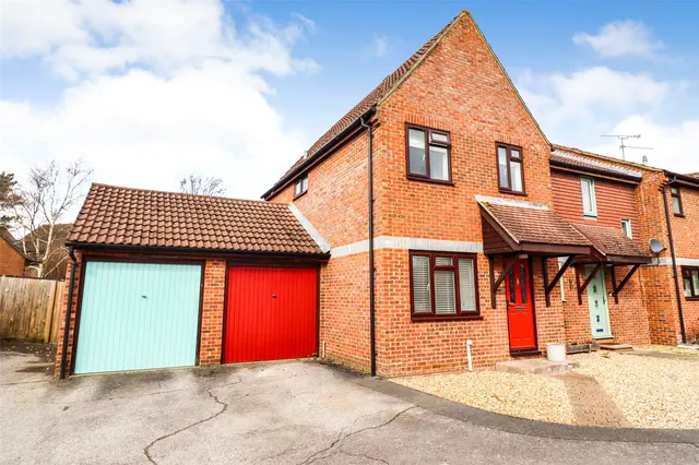 Colbred Corner, Fleet, GU51, photo 1