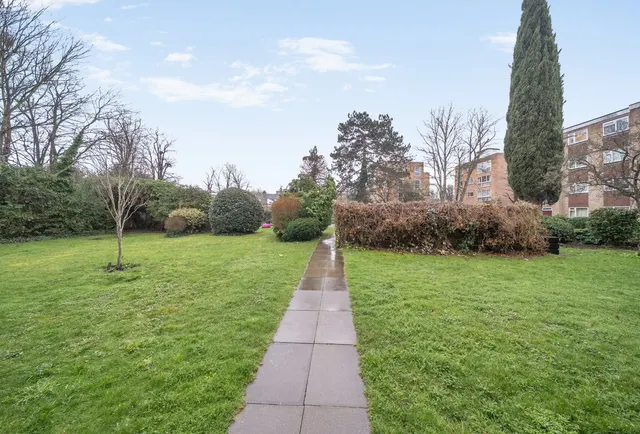 Photo 3 — Harcourt Avenue, Wallington, SM6 8AR