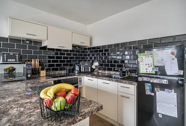 Harcourt Avenue, Wallington, SM6 8AR, photo 1