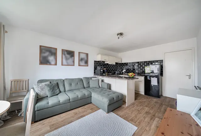 Photo 2 — Harcourt Avenue, Wallington, SM6 8AR