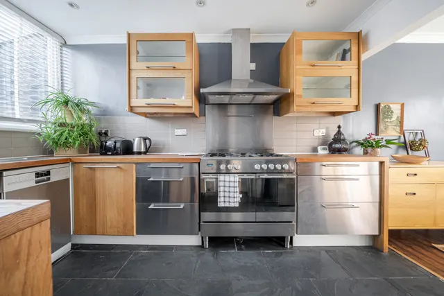 Photo 2 — Deventer Crescent, East Dulwich, London, SE22