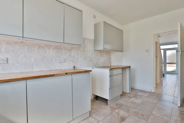 Burleigh Road, Bournemouth, BH6, photo 2
