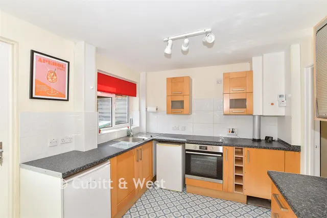 Rother Crescent, Gossops Green, RH11, photo 3
