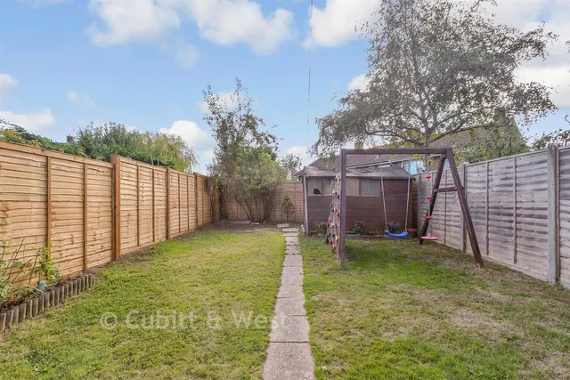 Rother Crescent, Gossops Green, RH11, photo 2