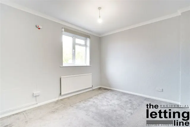 Robertson Close, Broxbourne, EN10, photo 2