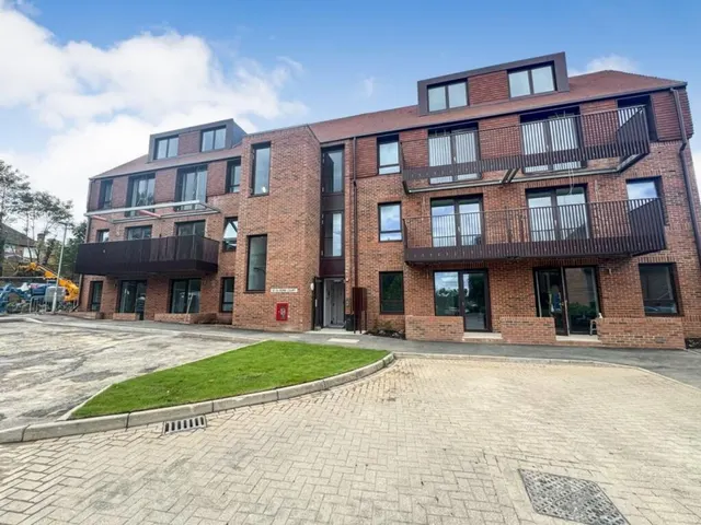 property, Grovelands Road, Reading, RG30