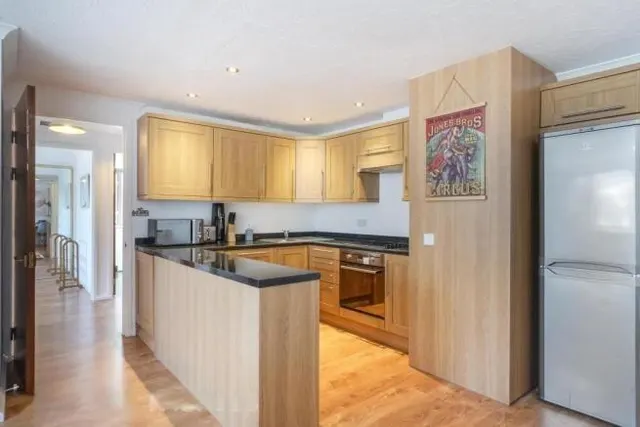 Earls Court Road, Earls Court, SW5, photo 3