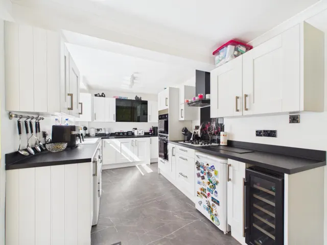 Photo 3 — Partridge Drive, Tilehurst, Reading, RG31