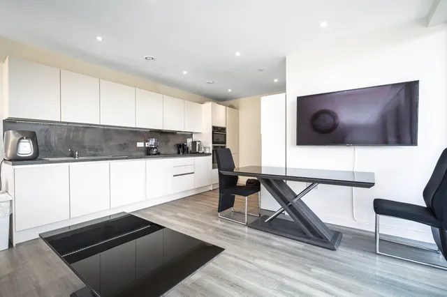 Photo 2 — Flat 22, Hawfinch House, 1 Moorhen Drive, London