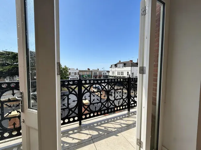 Photo 3 — The Grand Apartments, Leigh-on-Sea, SS9