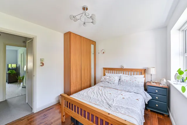 56 Molyneux Drive, London, photo 1