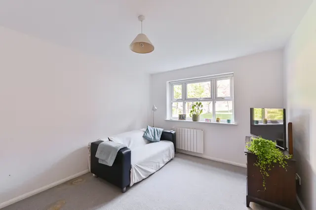 Photo 2 — 56 Molyneux Drive, London
